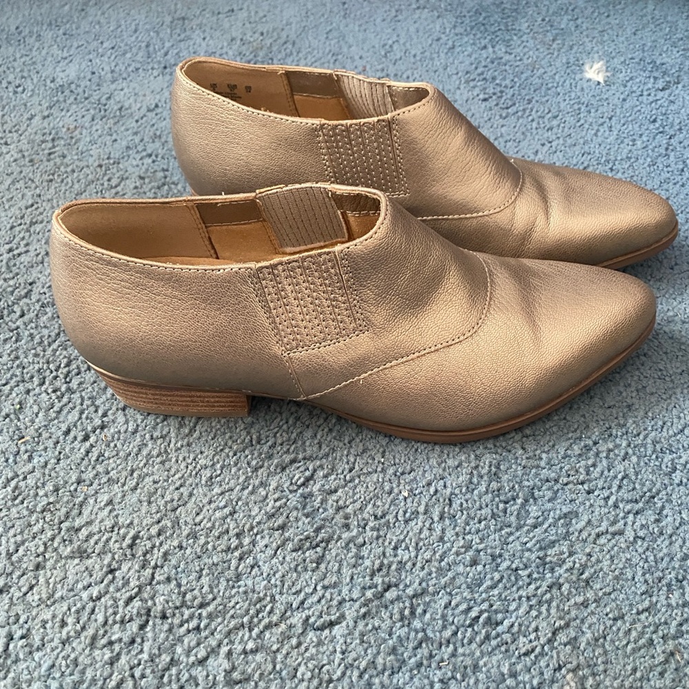 Elegant Women's Tan Ankle Boots